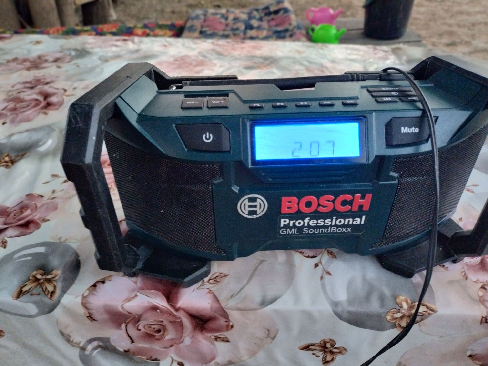Радио BOSCH мощный звук! оригинальный вещь