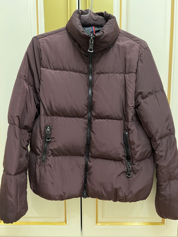 Продается куртка Moncler