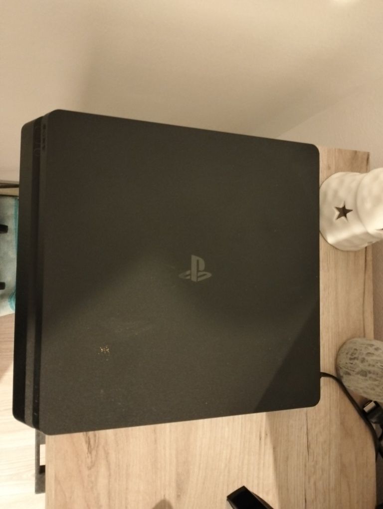 PlayStation 4 slim 1 TB