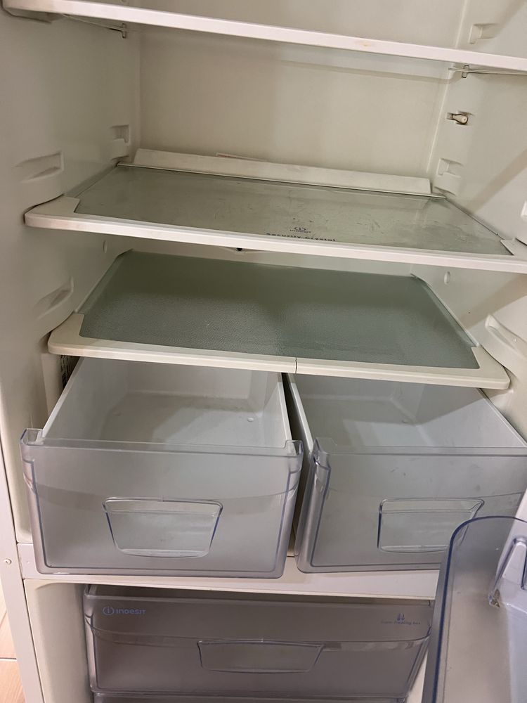 Combina frigorifica indesit