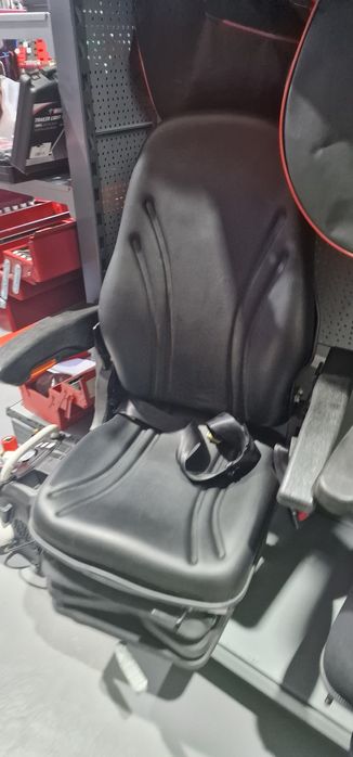 Scaun tractor utilaje agricole cu suspensie de tip burduf pret 1980 le