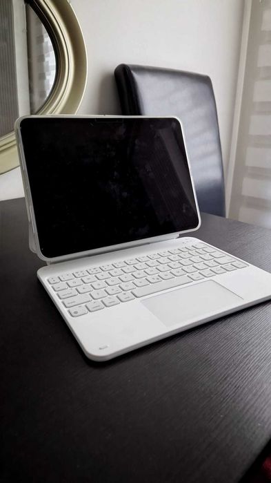 Tastatura/husa iPad Pro 11" sigilata