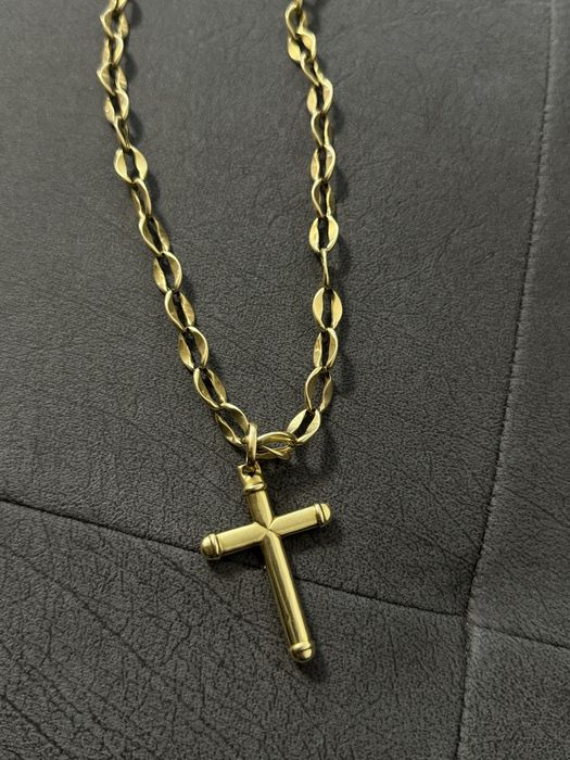 Lanț aur și cruciuliță.