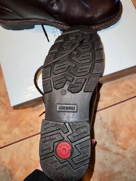 Ghete de barbat, noi , din piele naturala