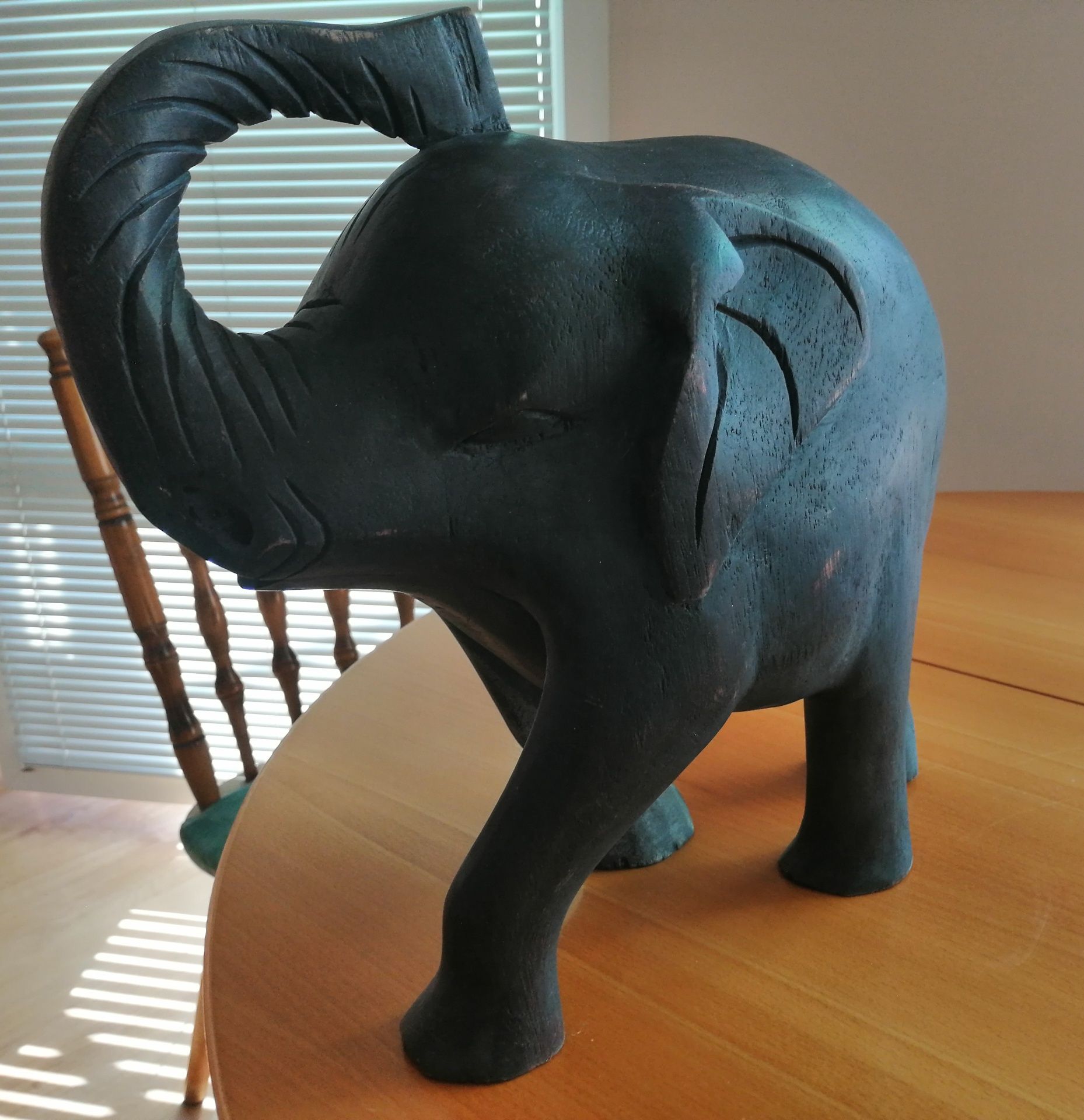 Абаносова фигура на слон