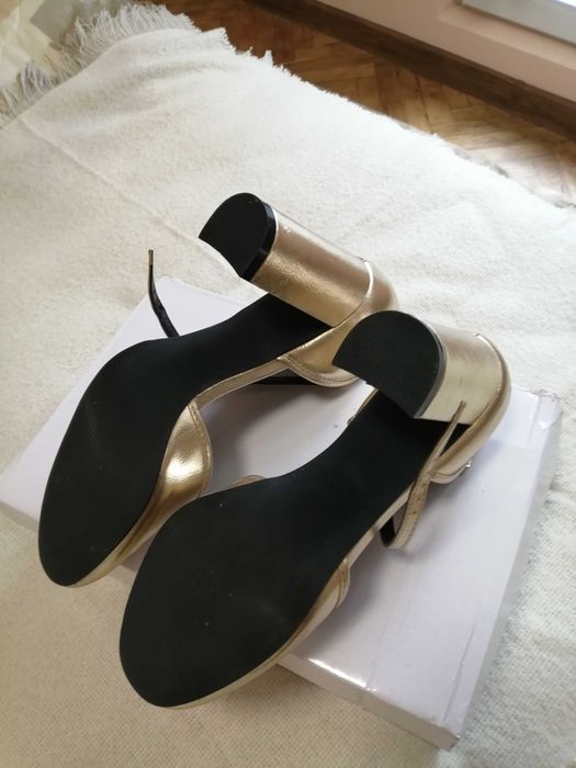 Продавам елегантни обувки и чехли