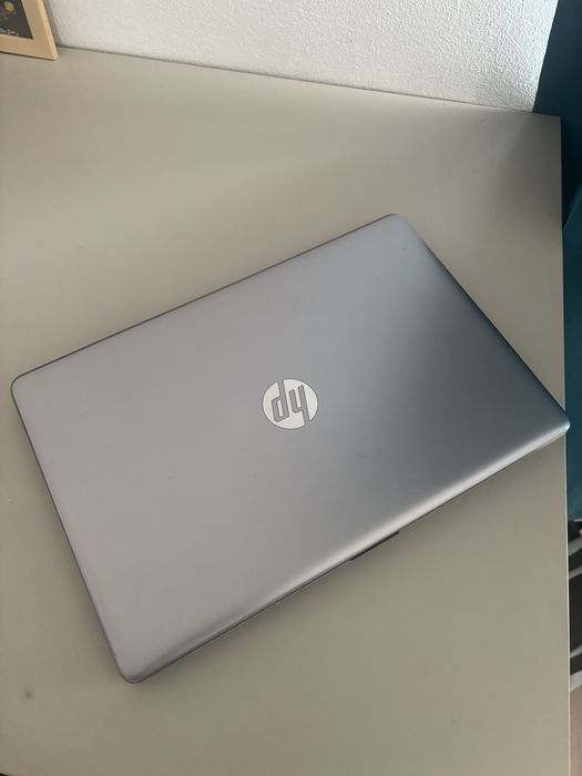 Hp 250 G6• Procesor i5-7th Gen• 8gb ram DDR4• Placa video 2gb• 1Tera
