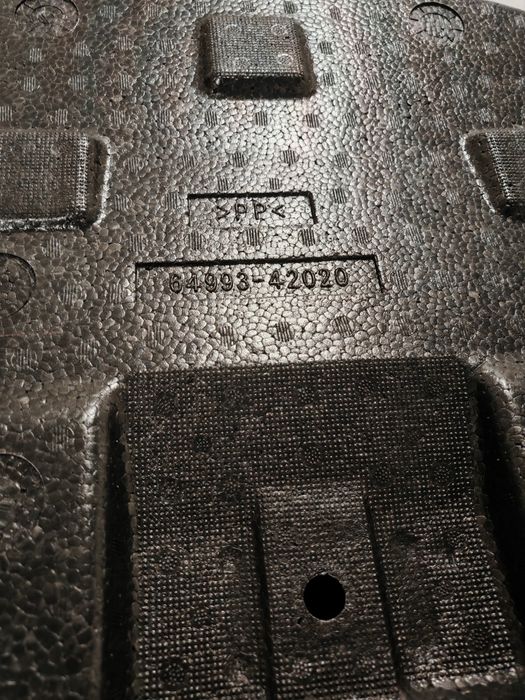 Разпределител за багажник за Тойота РАВ 4, 2019-2025 г.