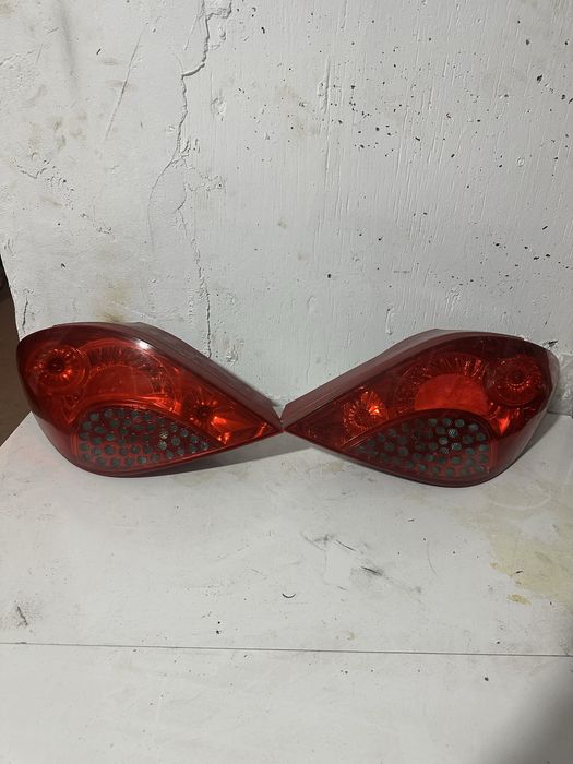 Задний фонари на Peugeot 207