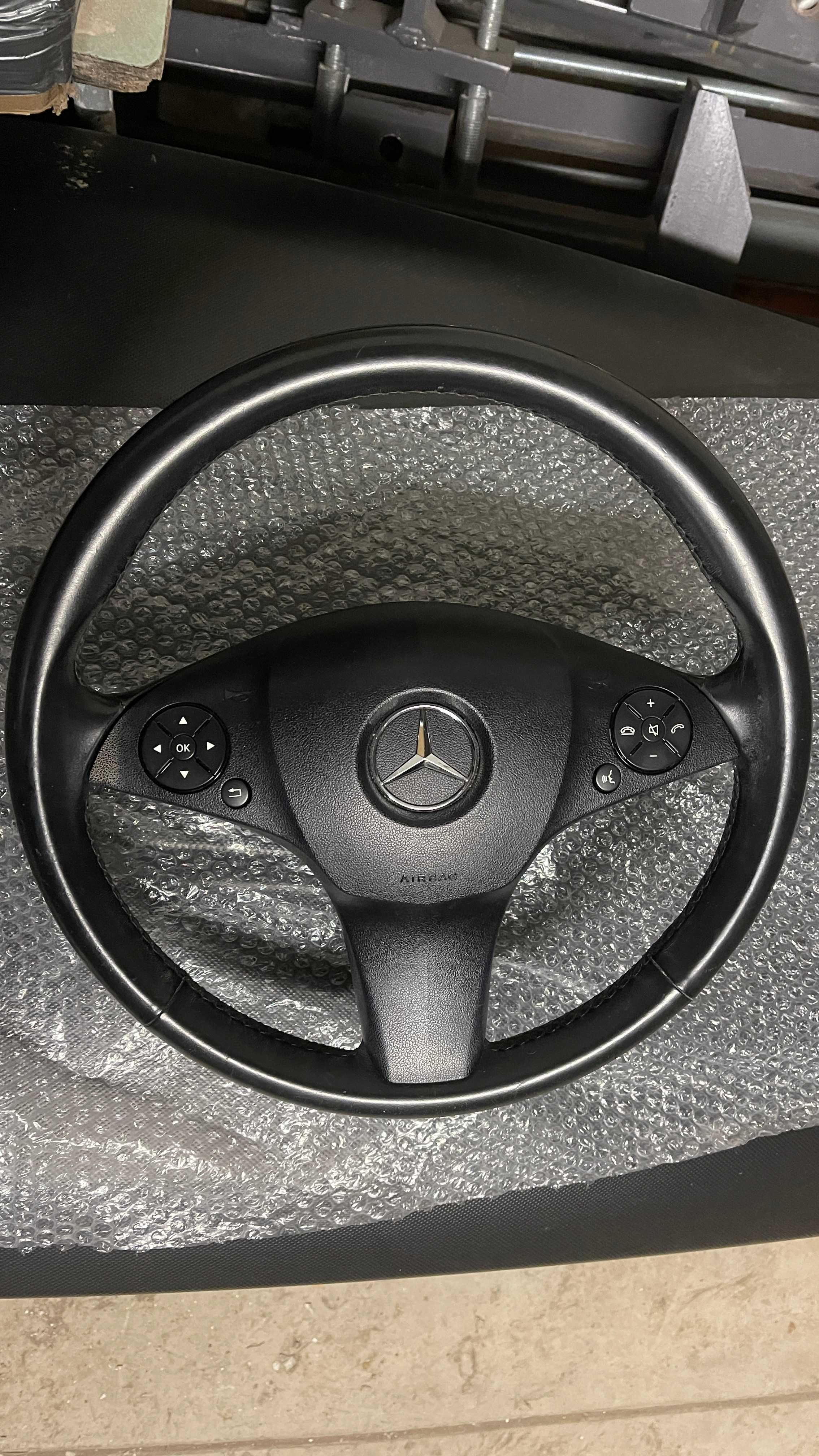 Продавам спортен волан за Мерцедес/Steering wheel Mercedes