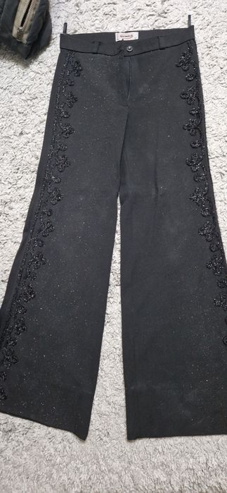 Pantaloni deosebiti