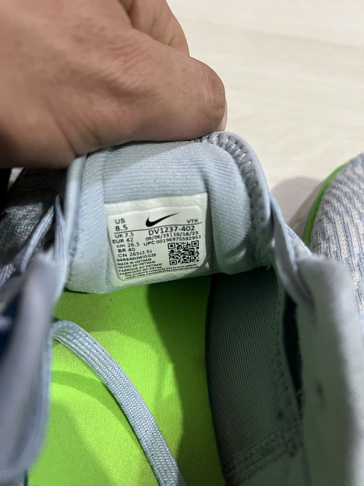 Маратонки nike .