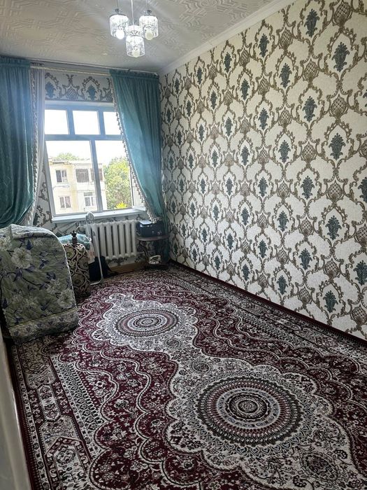 Kvartira sotiladi 2 xonalik 4 etaj