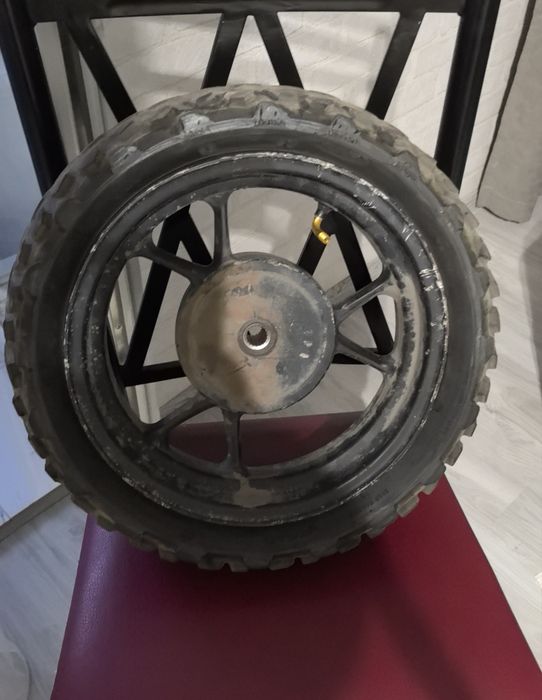 Диск с покрышкой на мопед