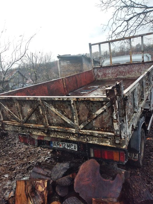 Vând camionetă cu basculare