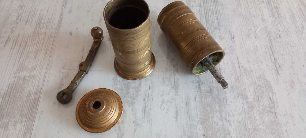 Ръчна мелничка за кафе