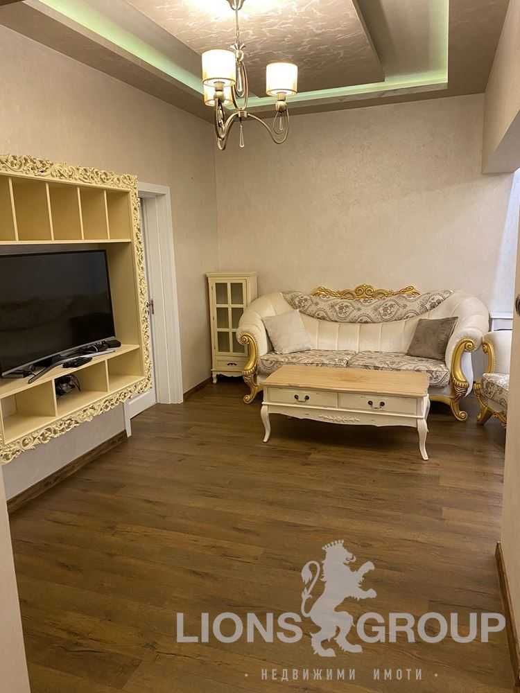 Дава се под наем Тристаен апартамент в Варна, Център - 75 кв.м за 765 € - Снимка #1