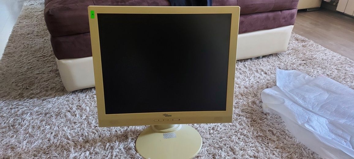 LCD монитор Fujitsu Siemens