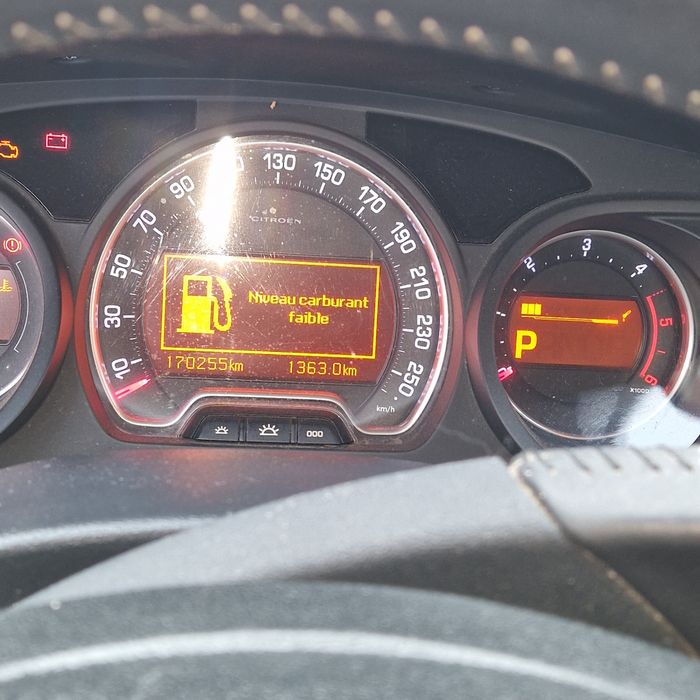 Vând masina citroeb