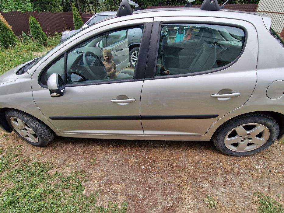 Vând Peugeot 207