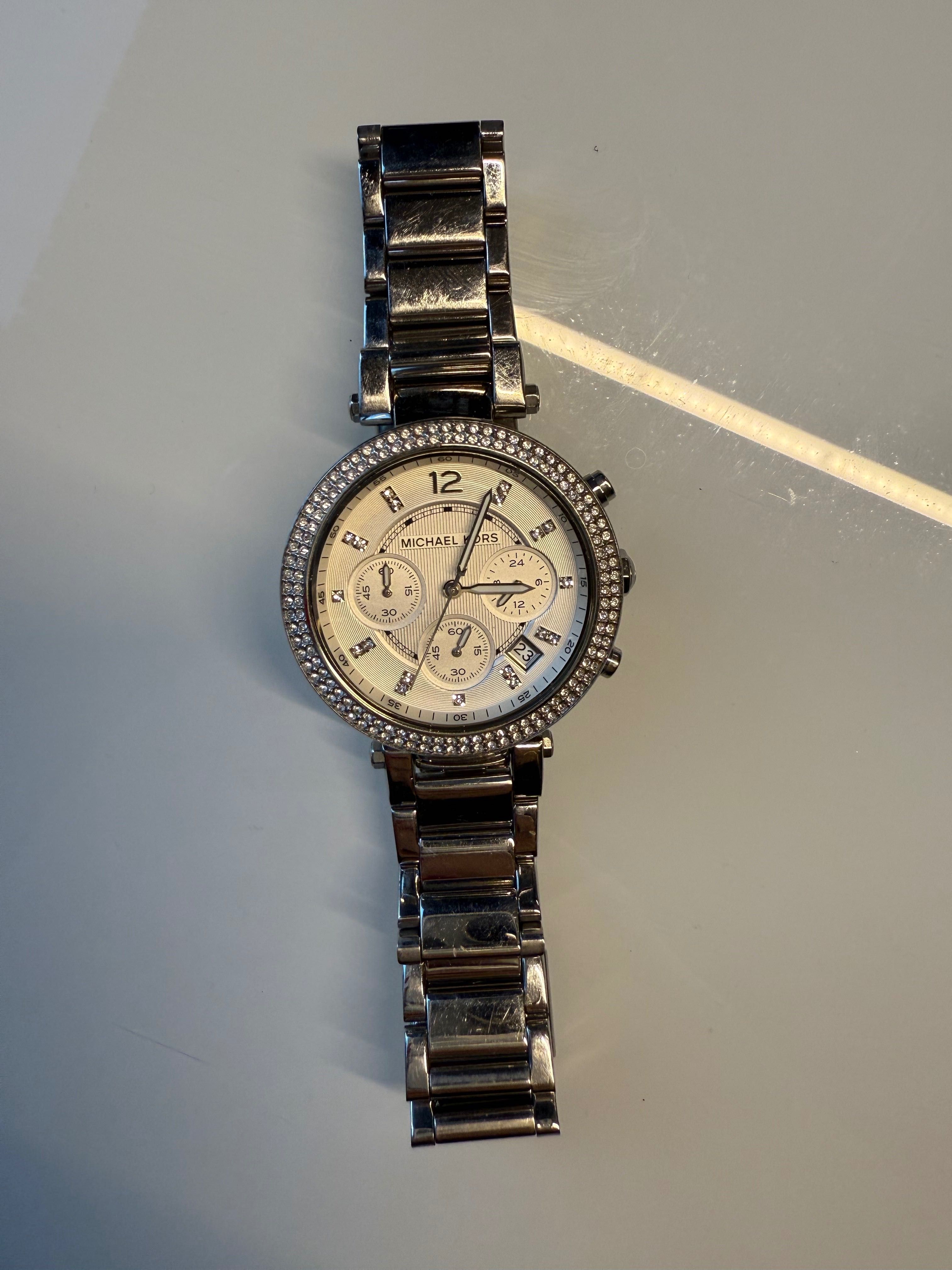 Часовник Michael Kors