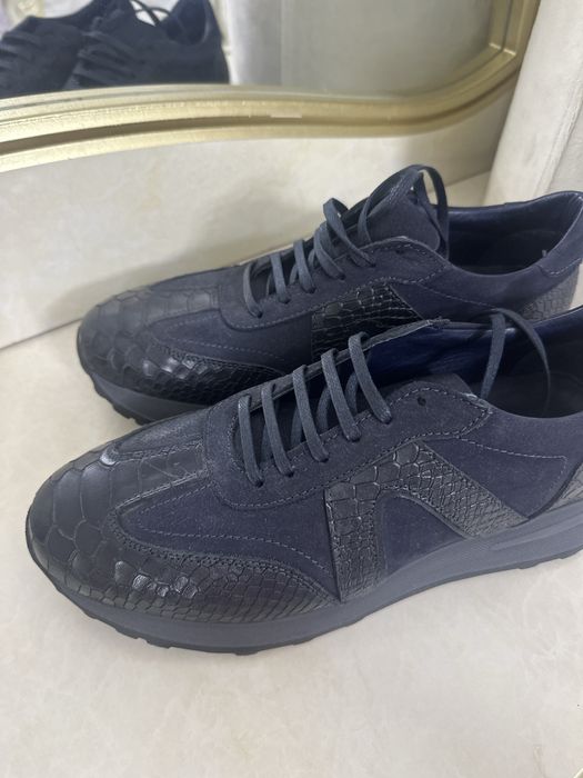 Кроссовки турецкие сотилади кийилмаган