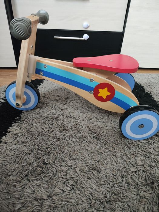 Vând tricicletă lemn