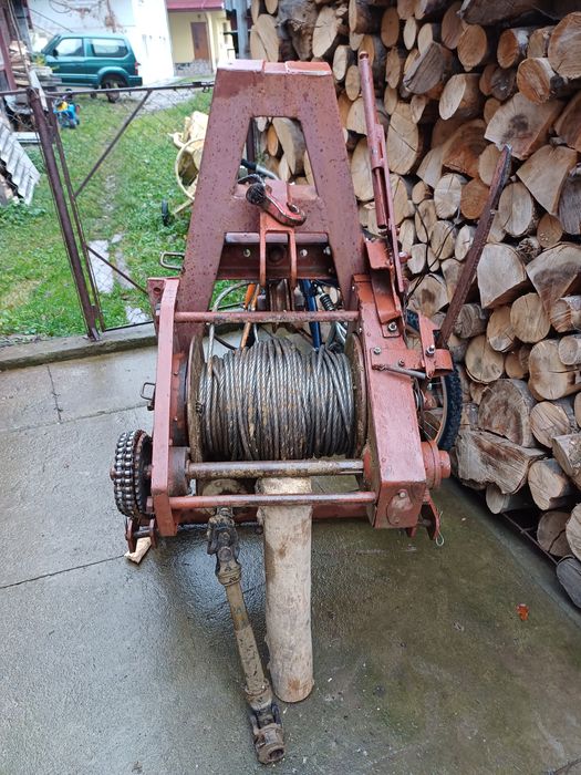 Vând troliu după tractor