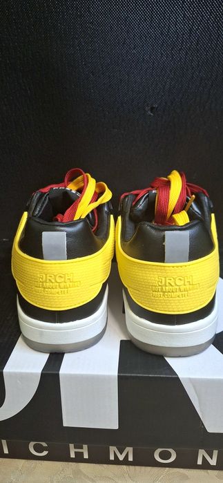 John richmond mar 41 ,noi