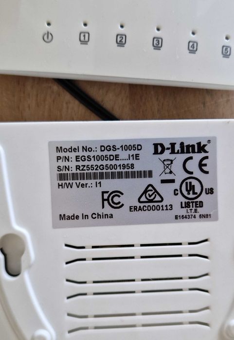 2 bucati Switch de retea cu 5 porturi D-Link – DGS-1005D