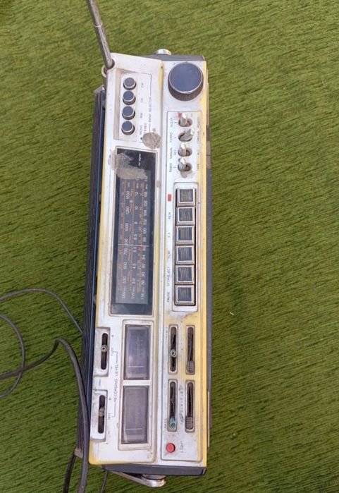 Vând radio casetofon Philips 90AR