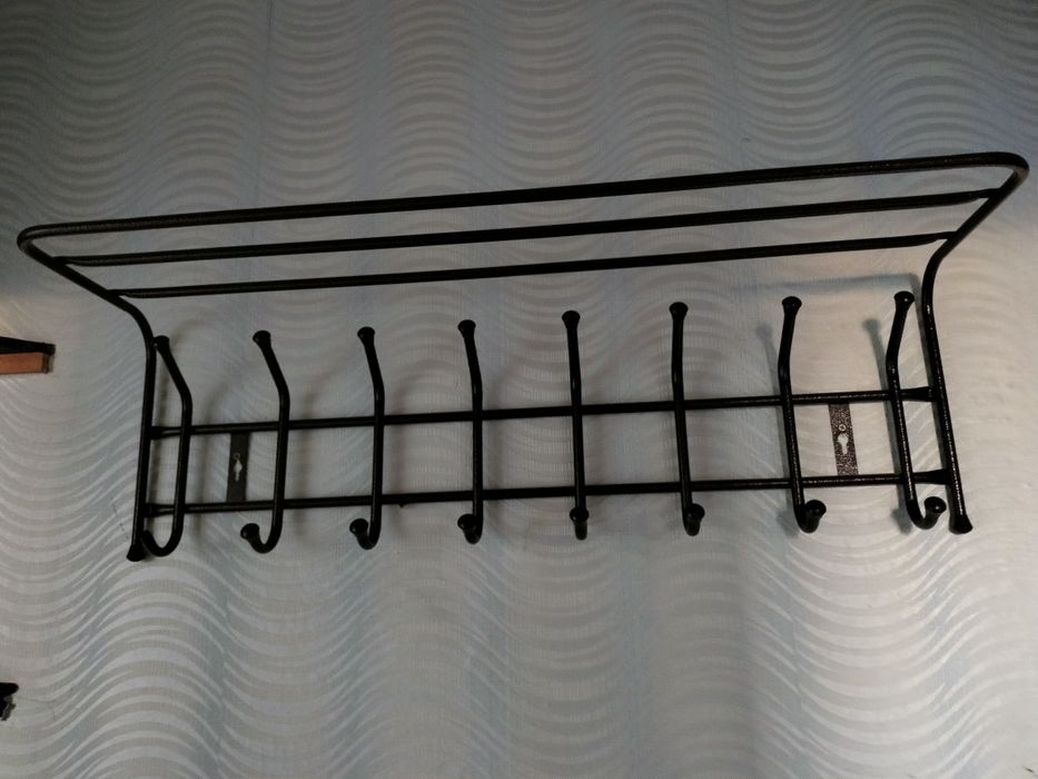 Продам вешалку настенную