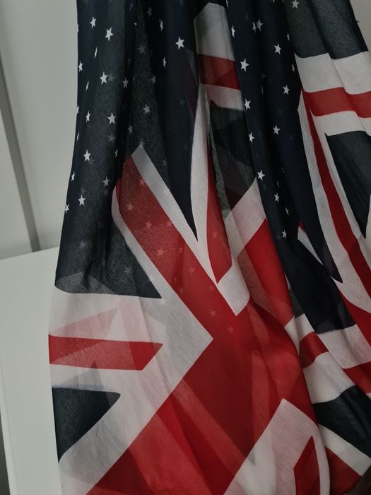 Дамски шал с британското знаме