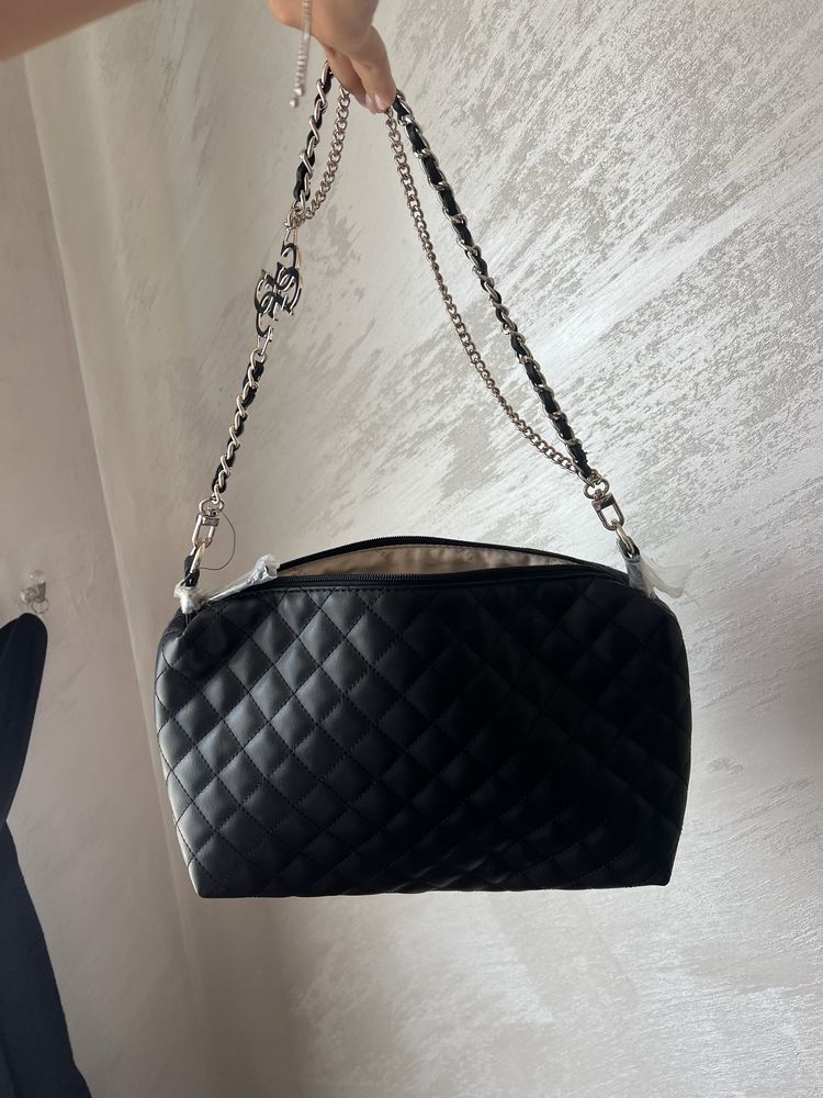 Дамска чанта Guess