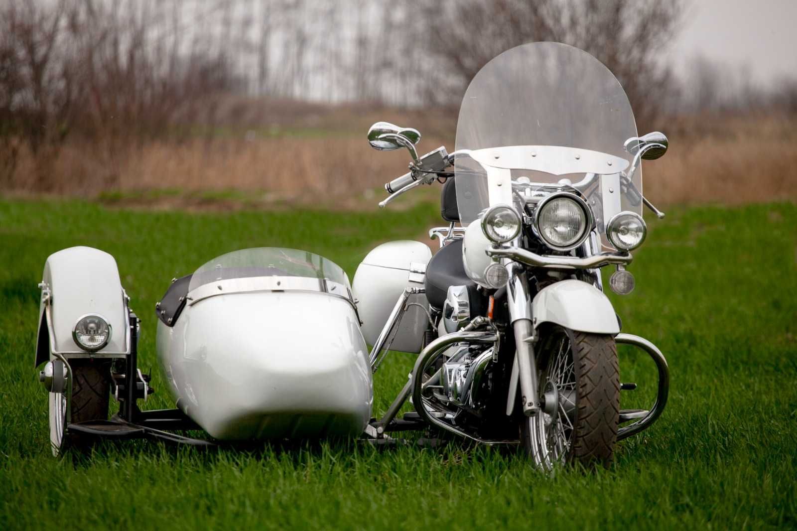 Motocicleta cu atas custom Honda