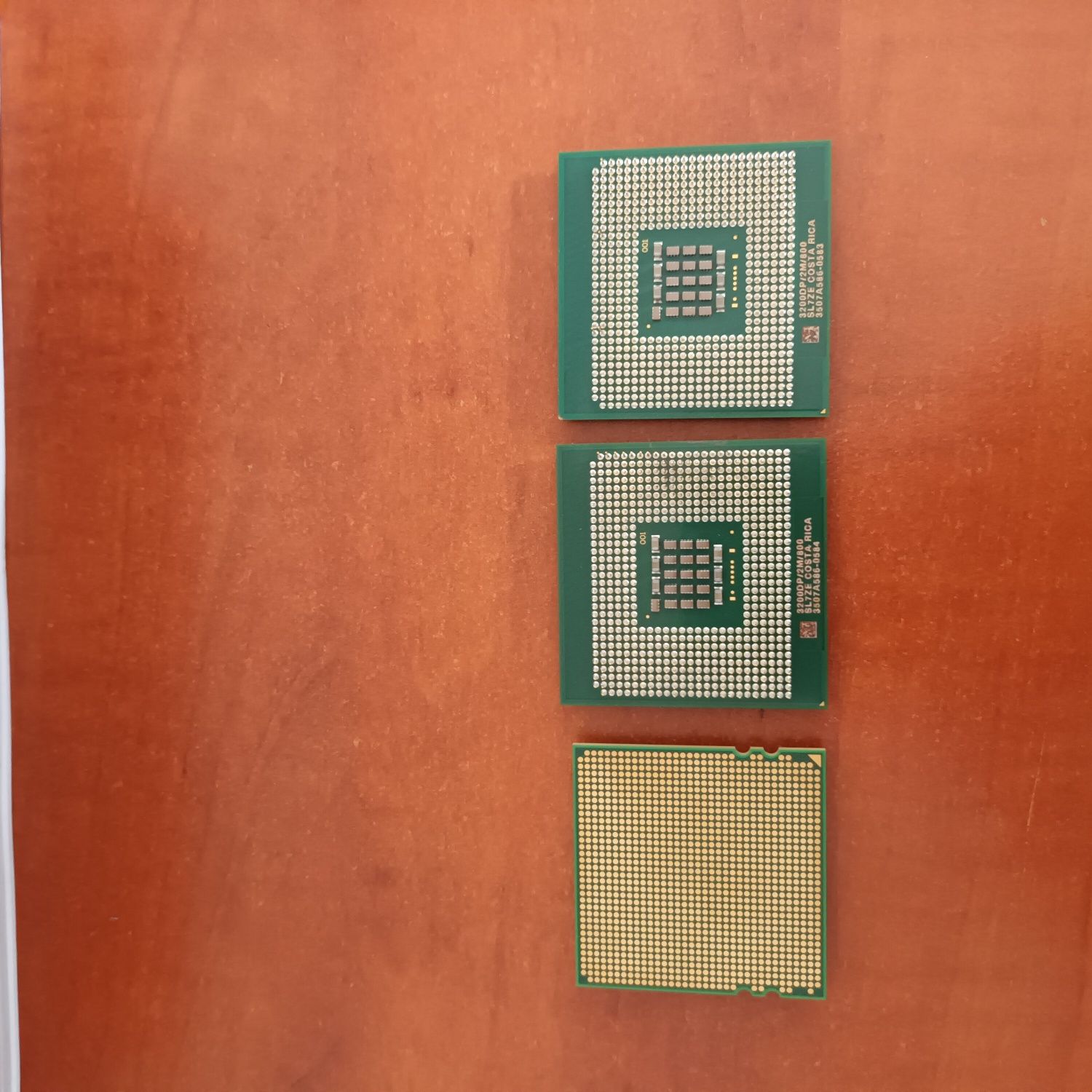 procesor AMD Opteron 2216 + 2 procesoare Xeon 3200 DP