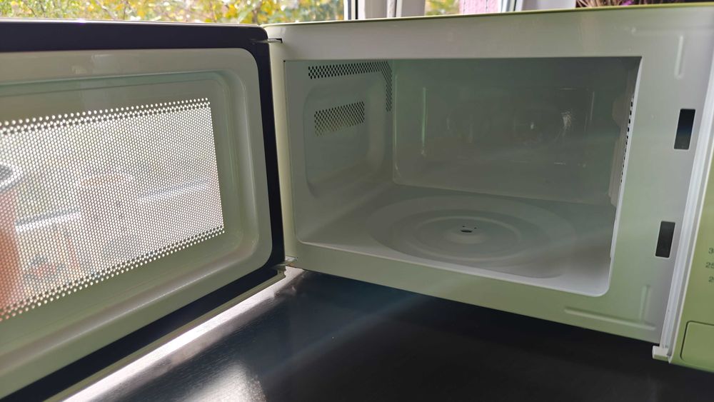 Daewoo Cuptor cu microunde impecabil