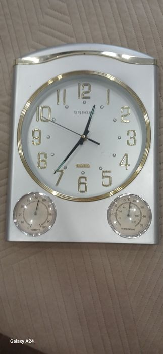 Продам часы настенные