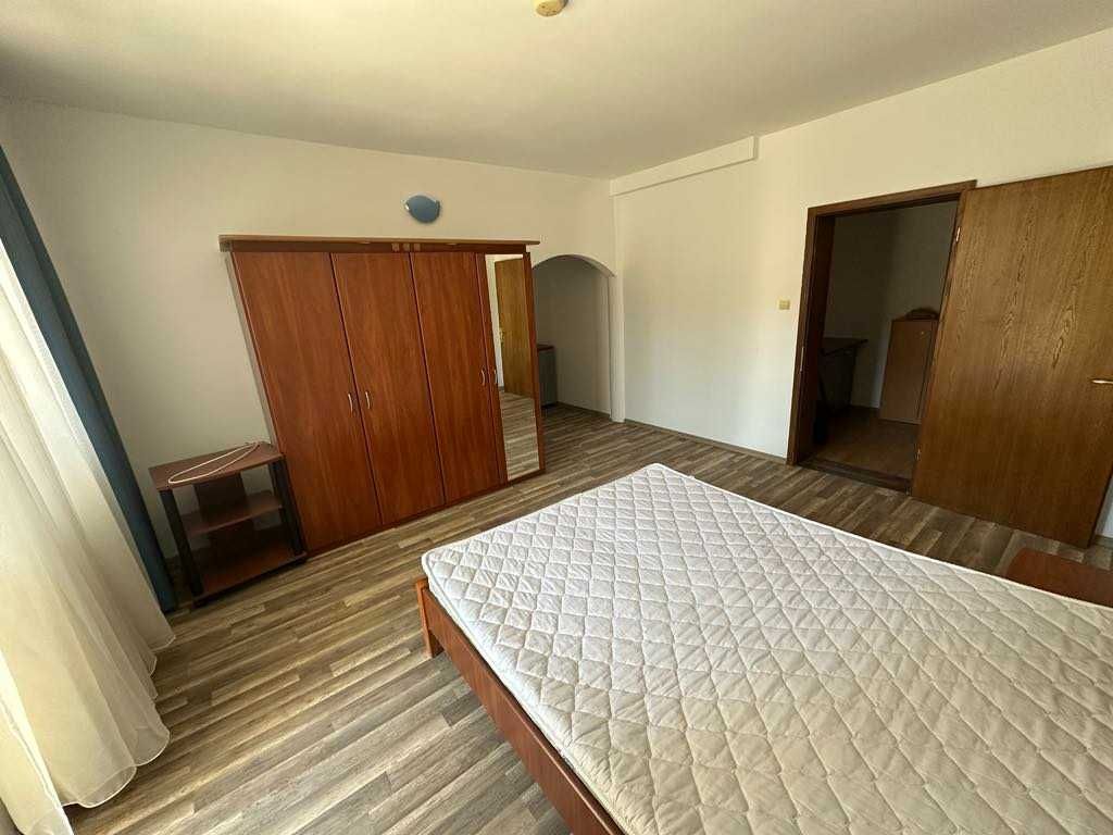 Inchiriez apartament cu 2 camere, bloc nou, zona centrala