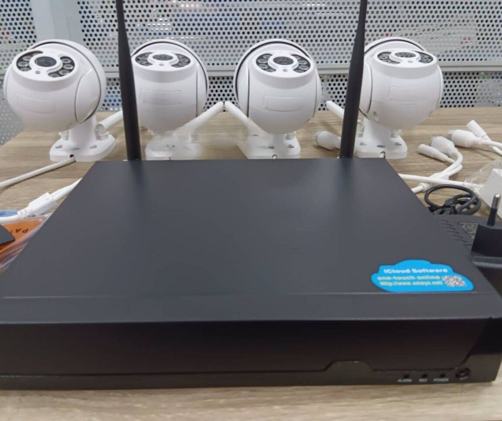 Безжичен WiFi комплект с 4 камери 4К Ultra HD+DVR за видеонаблюдение