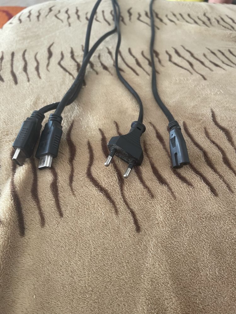 Play station 4 pro cu o maneta