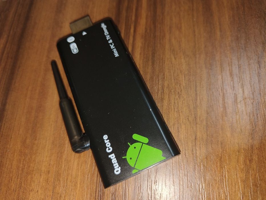 Vând mini PC Android TV Dongle Quad Core