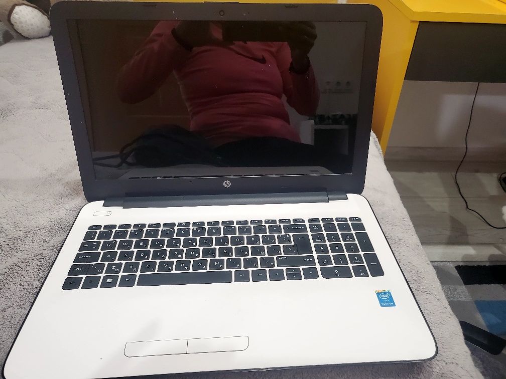 Лап топ hp бял р