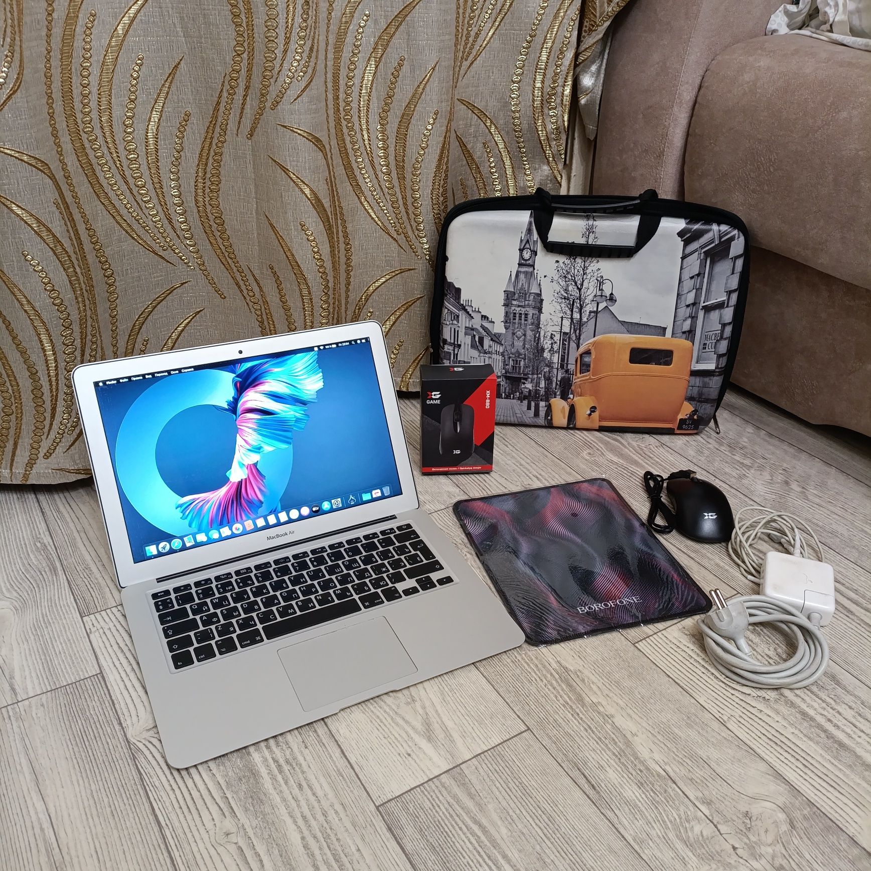 MacBook Air 13/Core i5/SSD-128GB//ОЗУ-8ГБ/Зарядка, Мышка, Сумка !