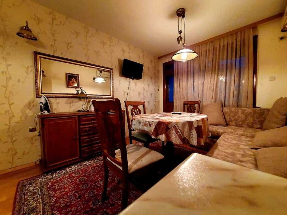 Дава се под наем Двустаен апартамент в Бургас, Център - 60 кв.м за 408 € - Снимка #1