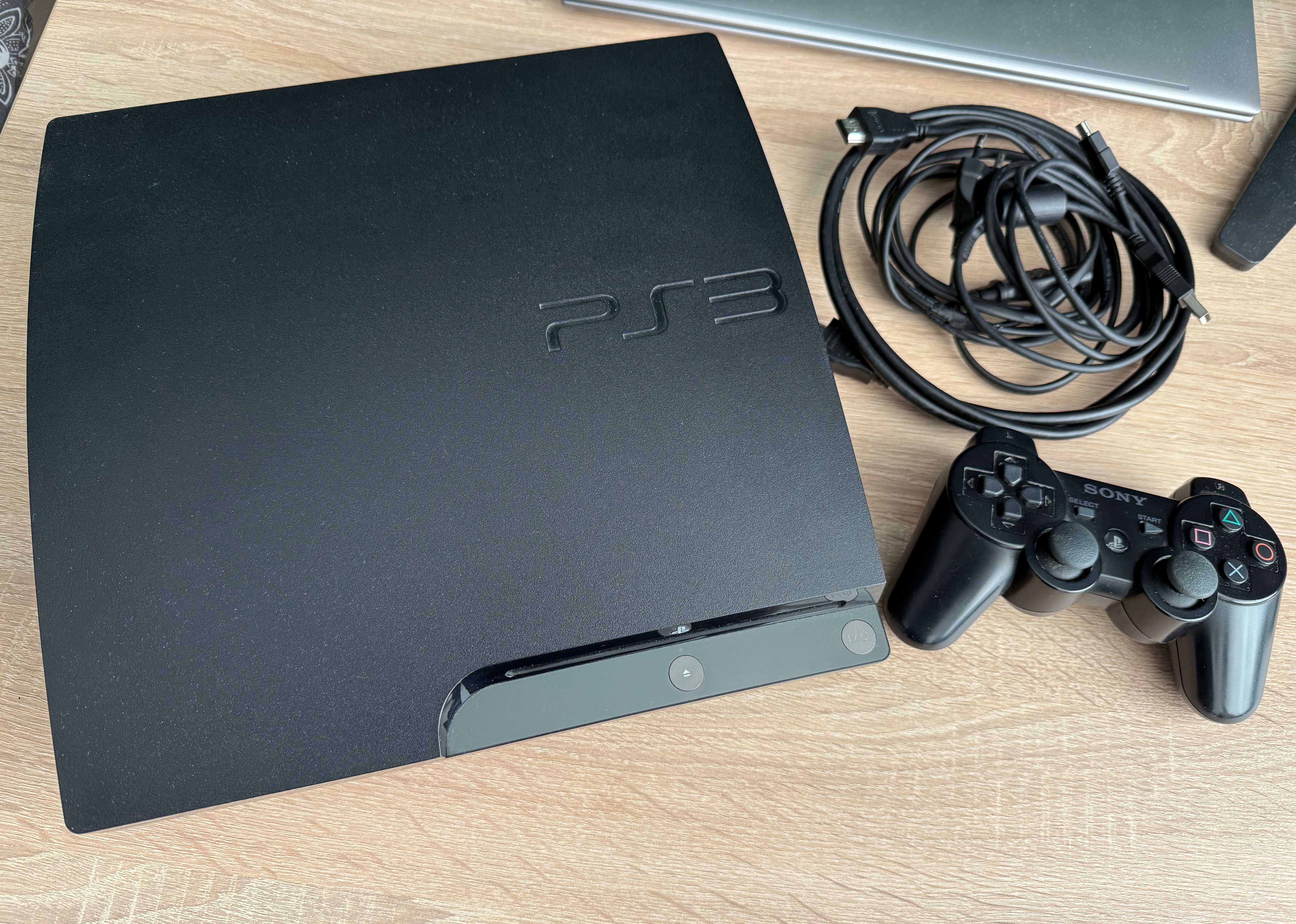 PlayStation 3 Slim с един джойстик