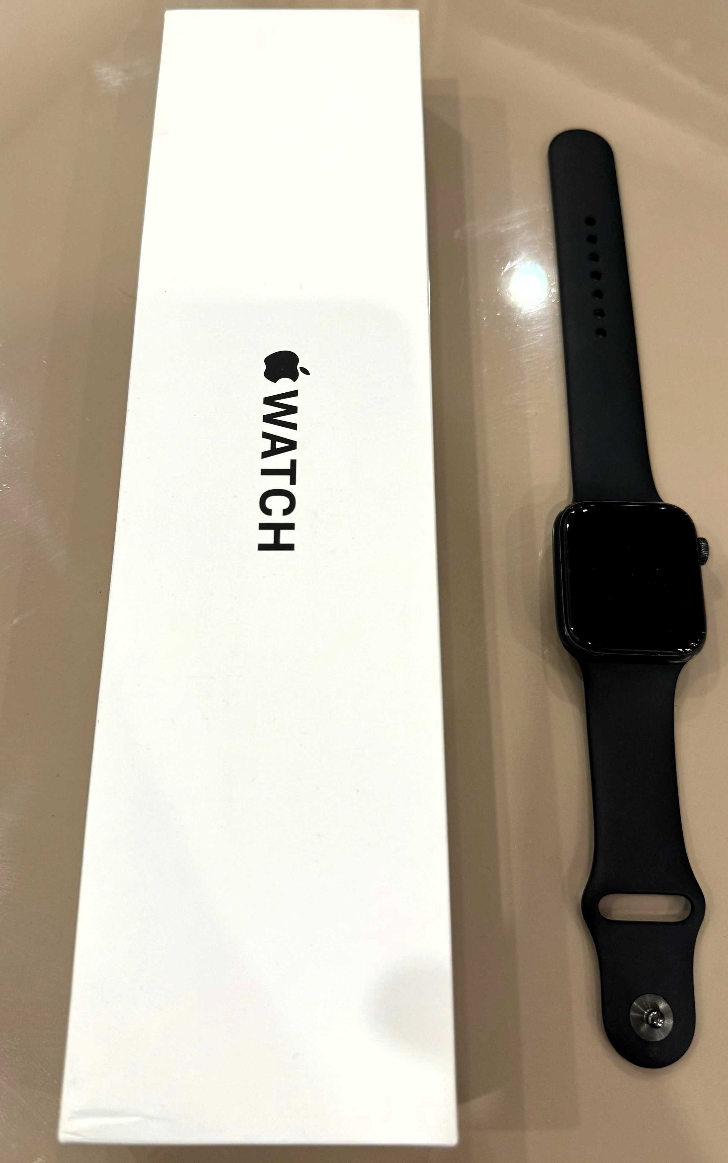 Apple Watch SE 2021, Серые, 44мм