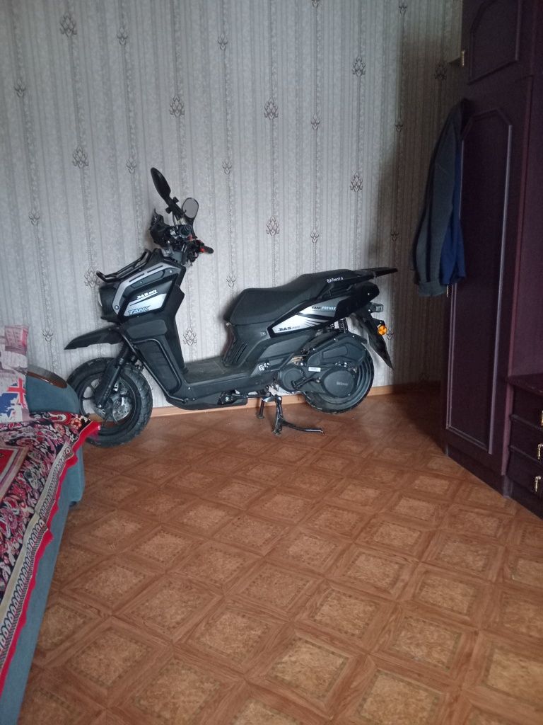 Скутер новый полностью оформлен.