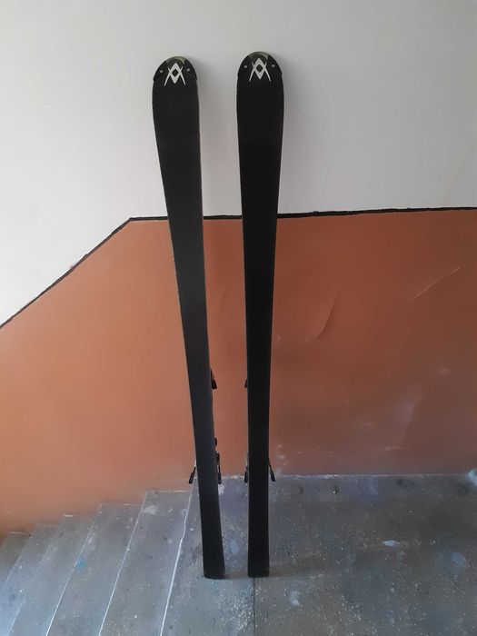 Schiuri Volkl 180 cm