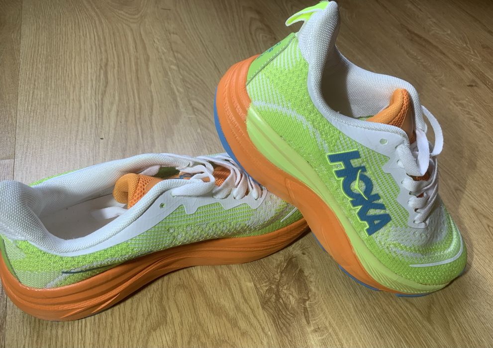 Vând Hoka nr.42.